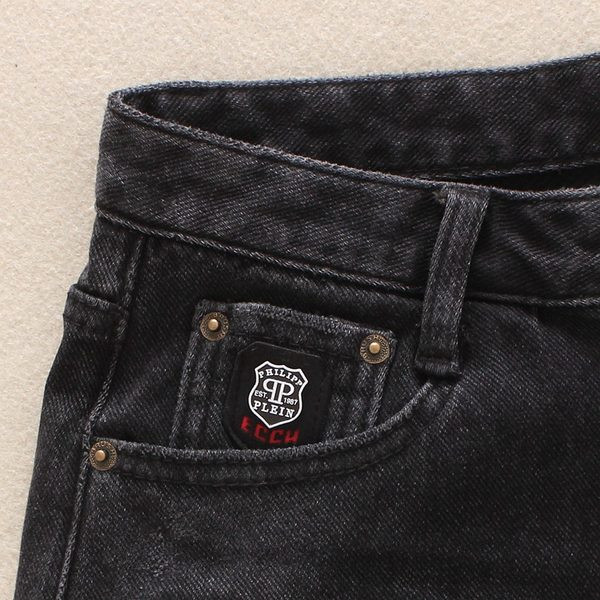 Pantaloni scurti moderni de dama model uni cu broderie