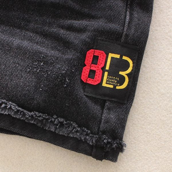 Pantaloni scurti moderni de dama model uni cu broderie