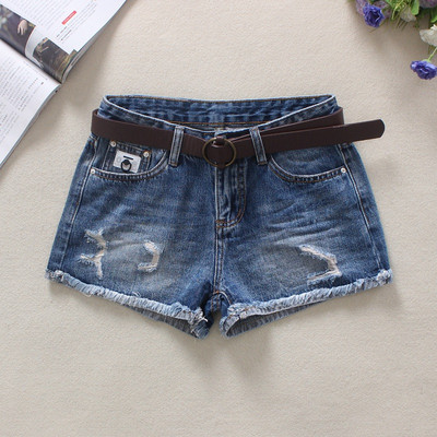 Sieviešu džinsa šorti ar saplēstiem motīviem un kabatām