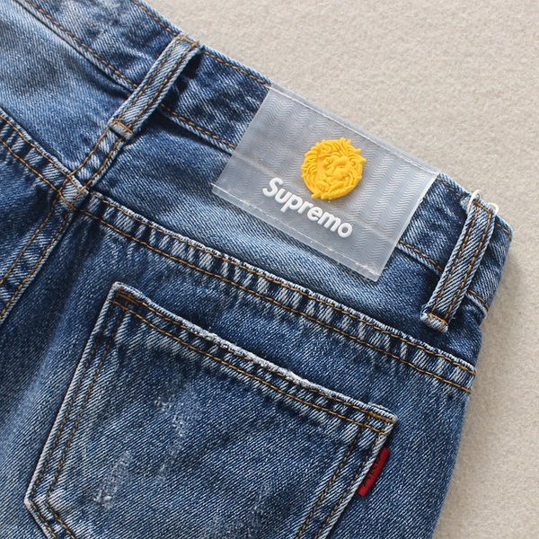 Sieviešu džinsa šorti ar saplēstiem motīviem un kabatām