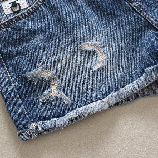 Sieviešu džinsa šorti ar saplēstiem motīviem un kabatām