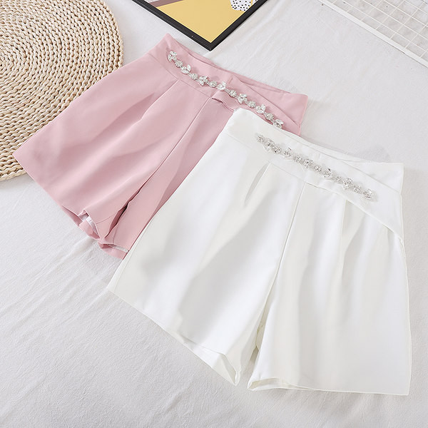 Pantaloni scurți de damă cu talie înaltă și decor