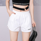 Mūsdienīgi sieviešu šorti ar augstu vidukli un uzrakstu