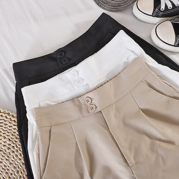 Къси дамски панталони в три цвята с копчета
