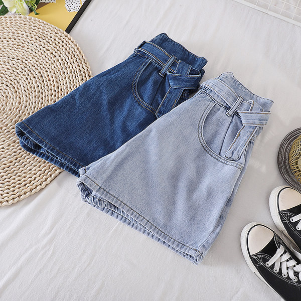 Sieviešu džinsa šorti ar jostu un kabatām