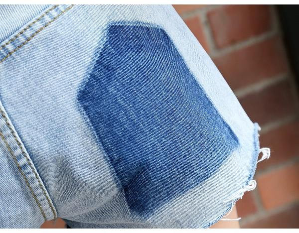 Pantaloni scurți moderni de damă cu motive rupte