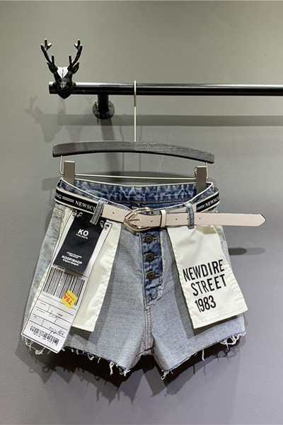 Jauns džinsa šortu modelis ar pogām