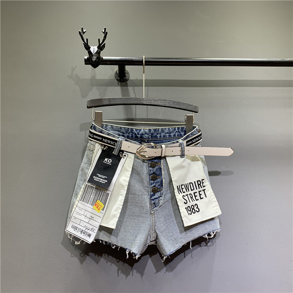 Jauns džinsa šortu modelis ar pogām