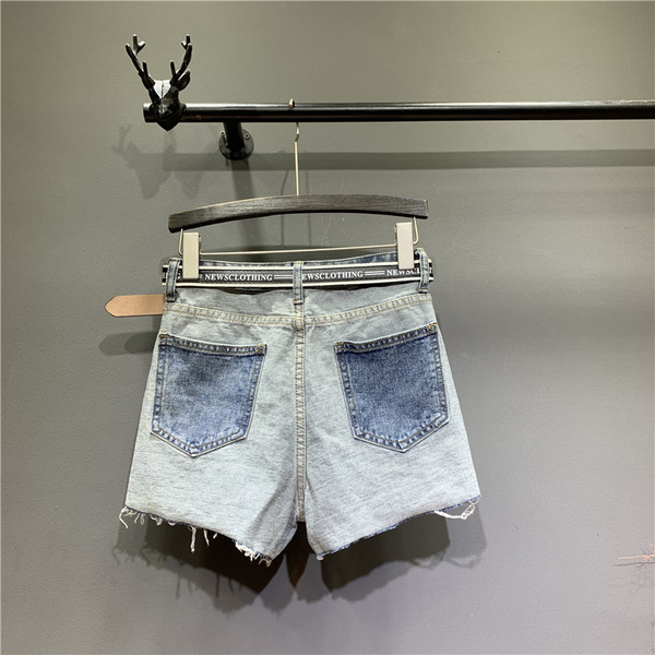 Jauns džinsa šortu modelis ar pogām