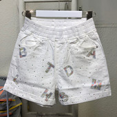 Aktuāli sieviešu šorti ar augstu vidukli un dekoratīviem akmeņiem