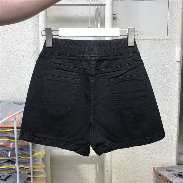 Aktuāli sieviešu šorti ar augstu vidukli un dekoratīviem akmeņiem