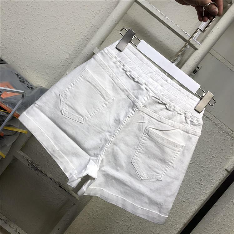 Aktuāli sieviešu šorti ar augstu vidukli un dekoratīviem akmeņiem