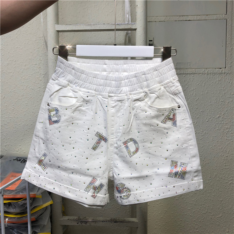 Aktuāli sieviešu šorti ar augstu vidukli un dekoratīviem akmeņiem