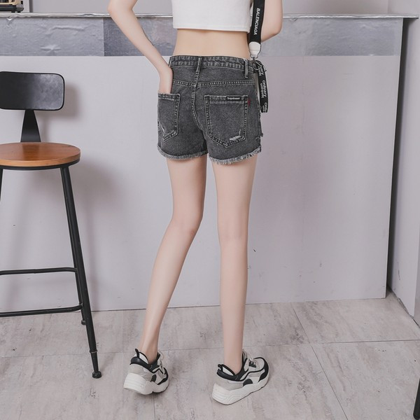 Sieviešu ikdienas šorti ar saplēstiem motīviem