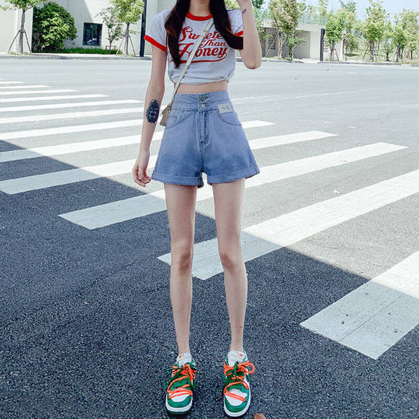 Ikdienas sieviešu šorti un pogas ar augstu vidukli