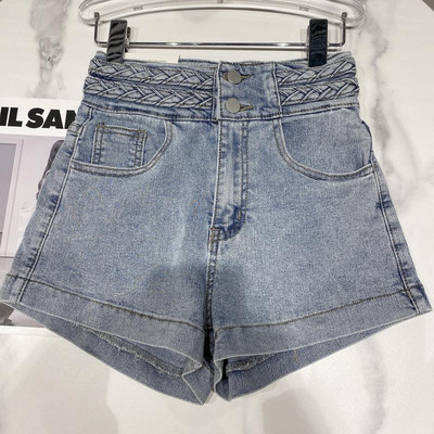 Īsi džinsi ar pogām un augstu vidukli - sievietēm