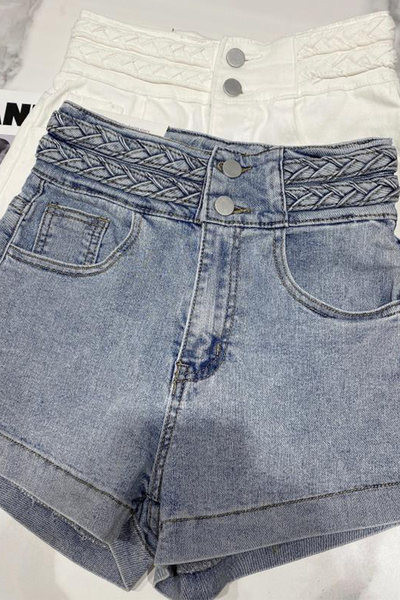 Īsi džinsi ar pogām un augstu vidukli - sievietēm