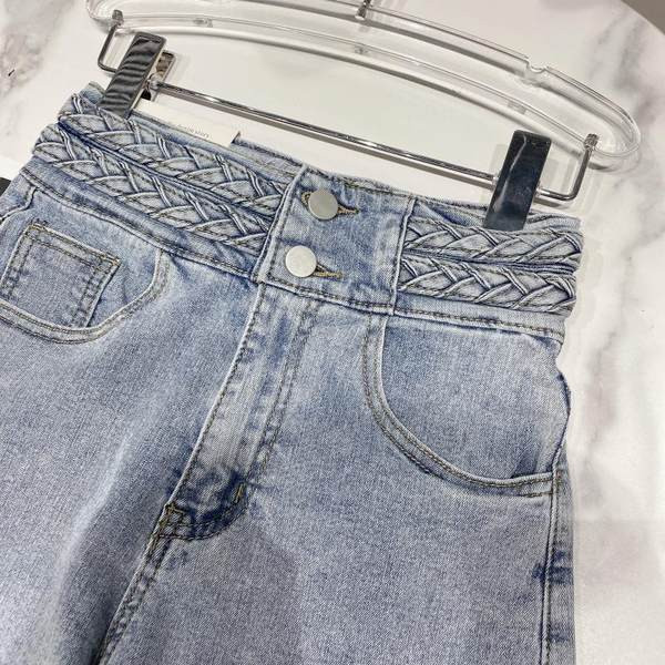 Īsi džinsi ar pogām un augstu vidukli - sievietēm