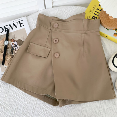 Moderni īsi sieviešu svārki-bikses ar pogām