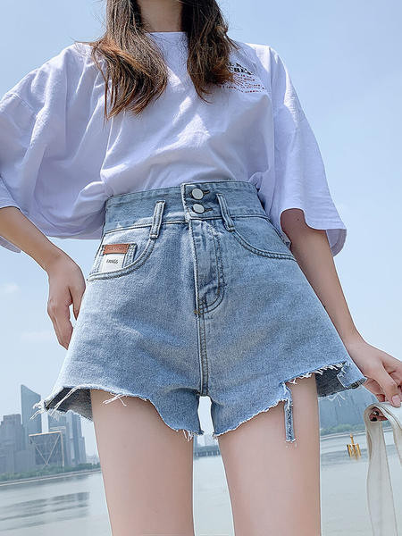 Sieviešu šorti ar augstu vidukli un uzrakstu uz kabatas