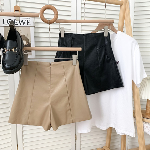 Pantaloni scurți din piele la modă cu talie înaltă