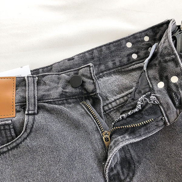 Модерни къси дънки със скъсани мотиви и цип