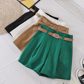 Pantaloni scurti dama - model larg cu buzunare