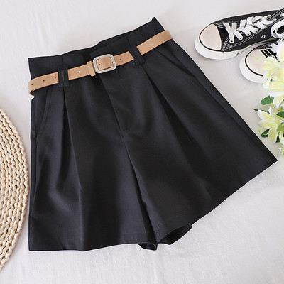 Pantaloni scurti dama - model larg cu buzunare