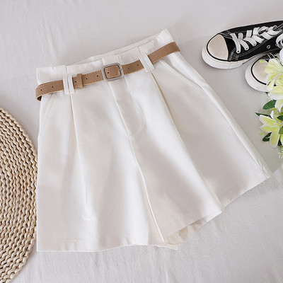 Pantaloni scurti dama - model larg cu buzunare