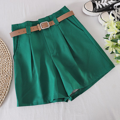 Pantaloni scurti dama - model larg cu buzunare