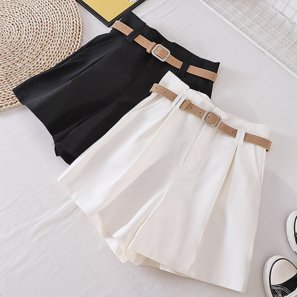 Pantaloni scurti dama - model larg cu buzunare