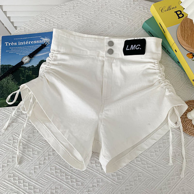 Jauns sieviešu šortu modelis ar saitēm baltā un melnā krāsā