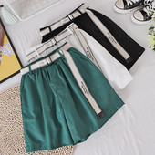 Jauns sieviešu šortu modelis ar jostu un augstu vidukli