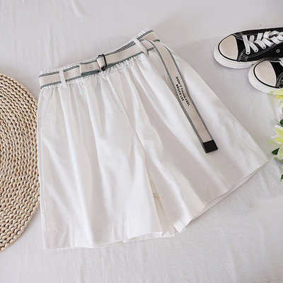 Jauns sieviešu šortu modelis ar jostu un augstu vidukli