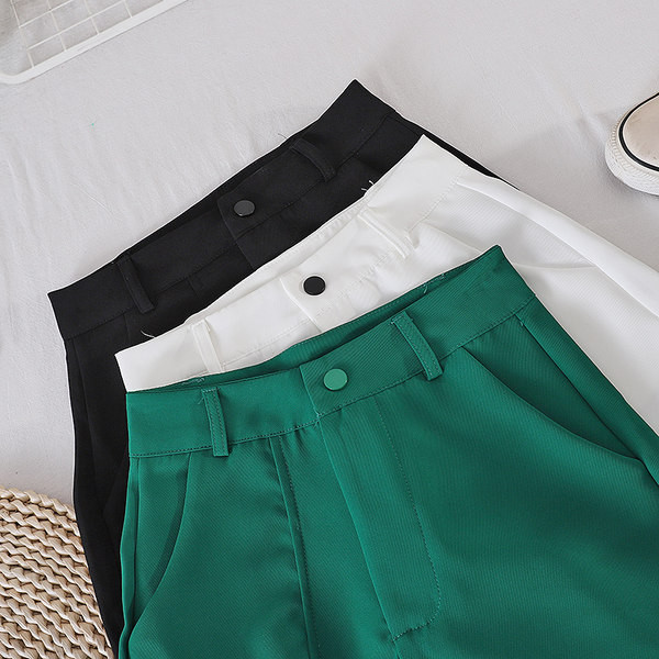 Sieviešu vienkrāsaini šorti ar augstu vidukli un kabatām