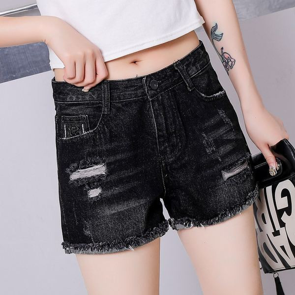 Sieviešu moderni šorti ar augstu vidukli un saplēstiem motīviem