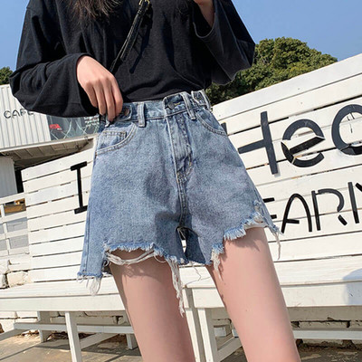 Sieviešu ikdienas šorti ar augstu vidukli un saplēstiem motīviem