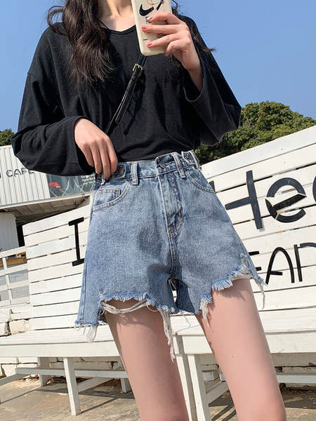 Sieviešu ikdienas šorti ar augstu vidukli un saplēstiem motīviem