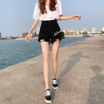 Pantaloni scurți de damă din denim cu inscripție