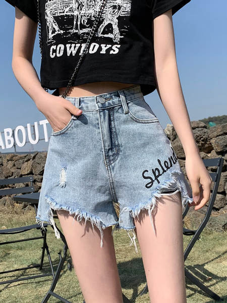 Pantaloni scurți de damă din denim cu inscripție