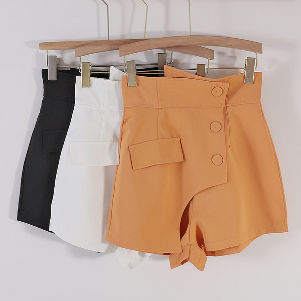 Jauns sieviešu bikšu modelis ar pogām un augstu vidukli