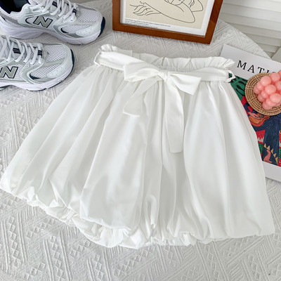 Jauns sieviešu šortu modelis ar saitēm vairākās krāsās