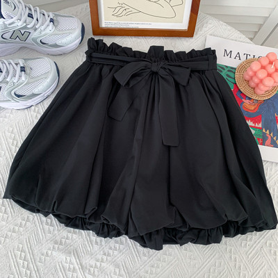 Jauns sieviešu šortu modelis ar saitēm vairākās krāsās