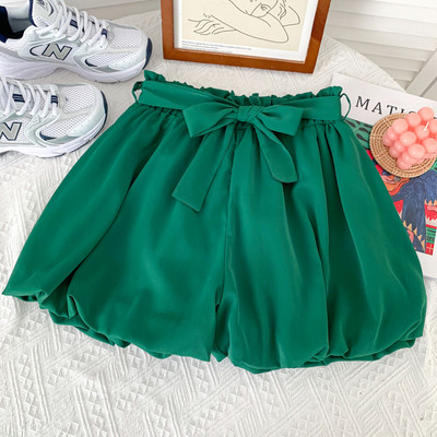 Jauns sieviešu šortu modelis ar saitēm vairākās krāsās