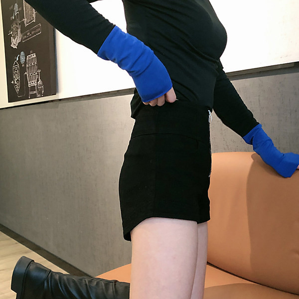 Aktuālie sieviešu šorti ar augstu vidukli un rāvējslēdzēju