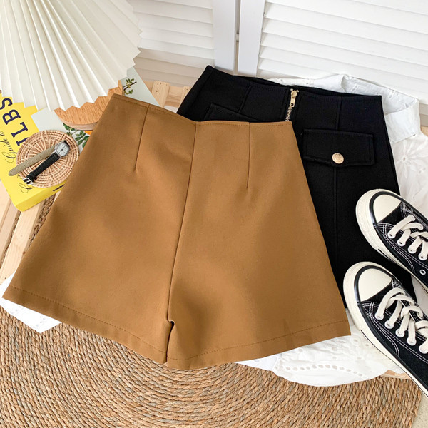 Ikdienas šorti ar rāvējslēdzēju vairākās krāsās