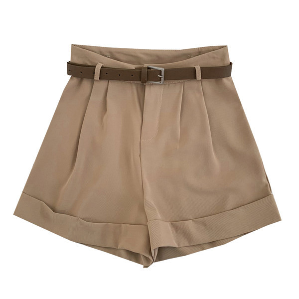 Mūsdienīgi sieviešu šorti ar augstu vidukli un platām kājām