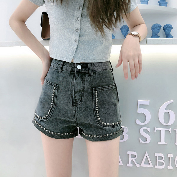 Pantaloni scurti eleganti de dama cu talie inalta si perle decorative