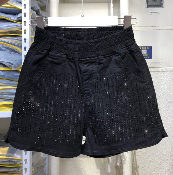 Pantaloni scurti eleganti de dama cu talie inalta si pietre decorative