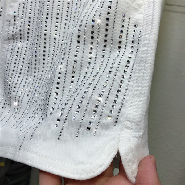 Pantaloni scurti eleganti de dama cu talie inalta si pietre decorative